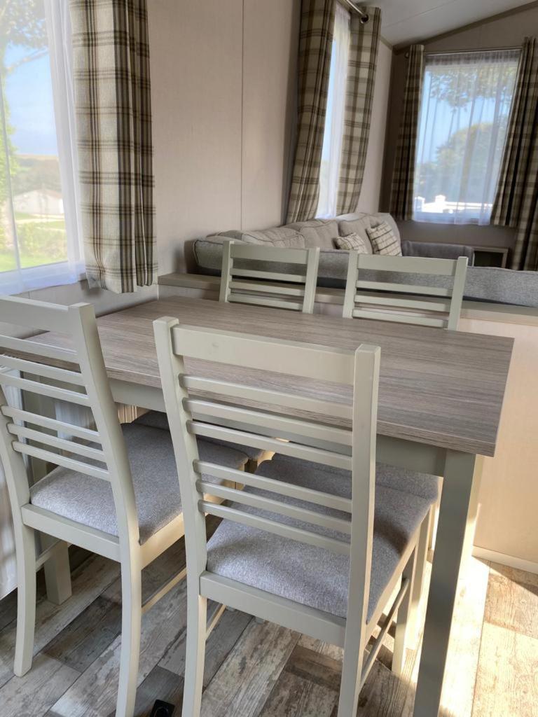 סנט אוסטל Luxury Holiday Home Sleeps 6 Pet Friendly מראה חיצוני תמונה